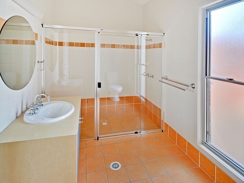 29/2 Grand Parade, Kawana Island QLD 4575
