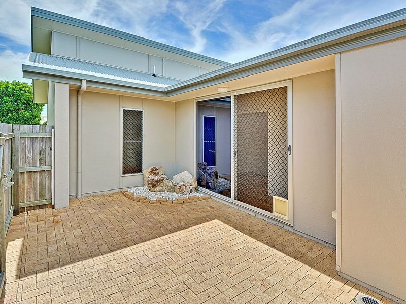 29/2 Grand Parade, Kawana Island QLD 4575