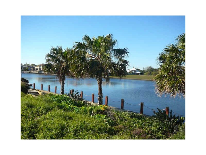 5 Antigua Crt, Kawana Island QLD 4575