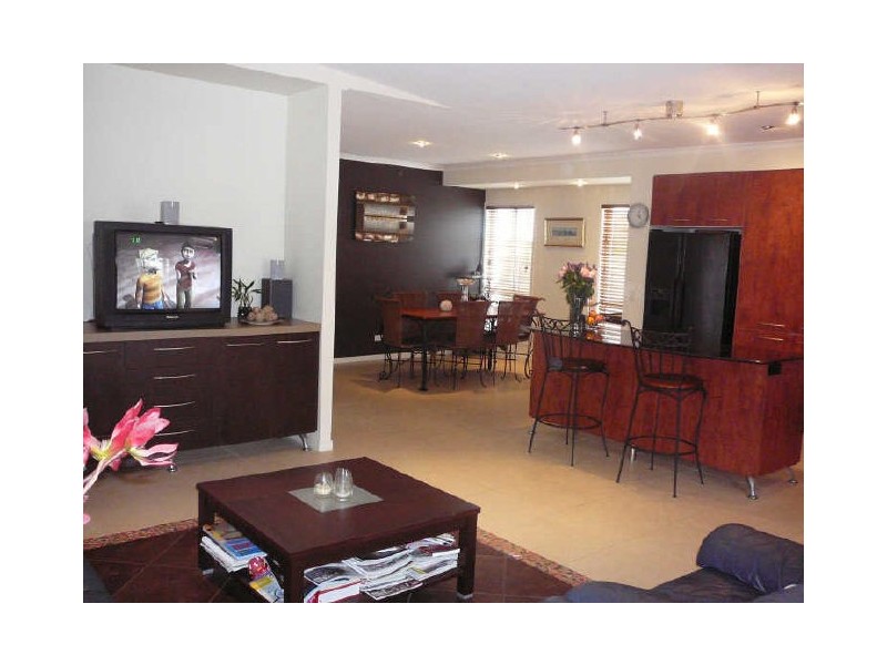 1 Molokai Lane, Kawana Island QLD 4575