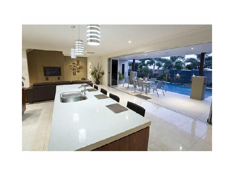 10 Cuba Crt, Kawana Island QLD 4575