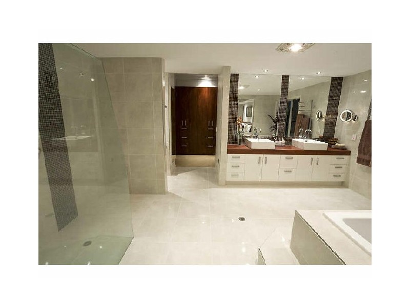 10 Cuba Crt, Kawana Island QLD 4575