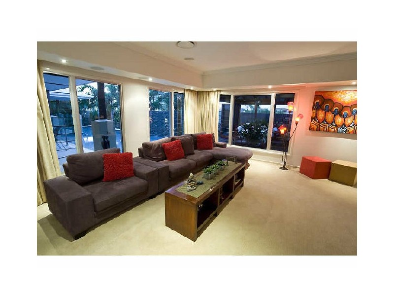 10 Cuba Crt, Kawana Island QLD 4575