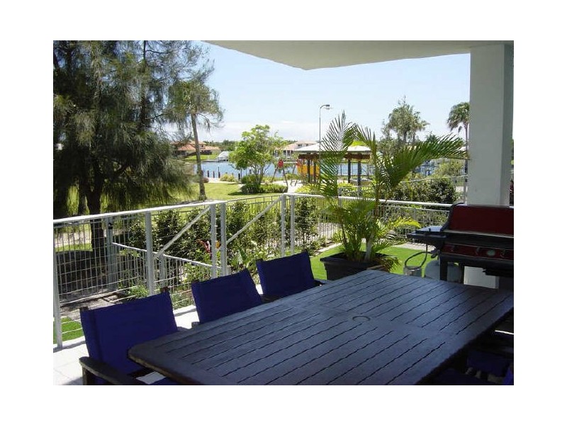 4/51 Grand Parade, Kawana Island QLD 4575