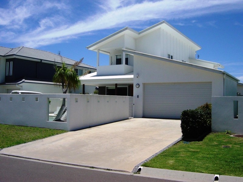16 Cayman Place, Kawana Island QLD 4575