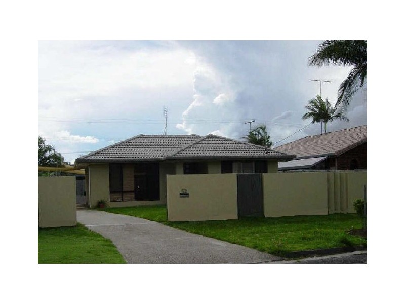 32 Lapoinya Cr, Warana QLD 4575