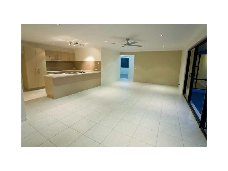 Units 1 & 2/126 Grand Pde, Kawana Island QLD 4575