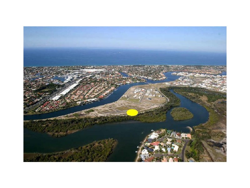 Units 1 & 2/126 Grand Pde, Kawana Island QLD 4575