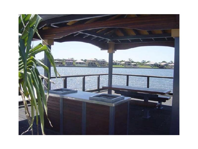 Units 1 & 2/126 Grand Pde, Kawana Island QLD 4575