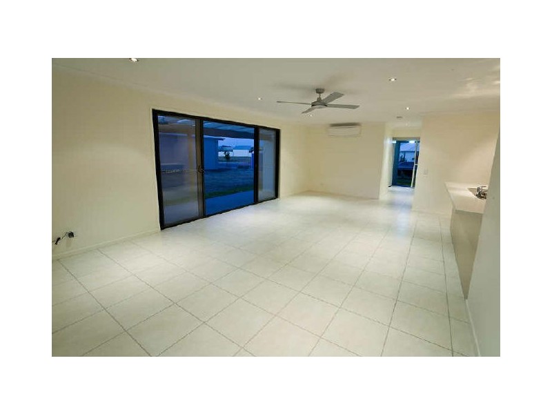 Units 1 & 2/126 Grand Pde, Kawana Island QLD 4575