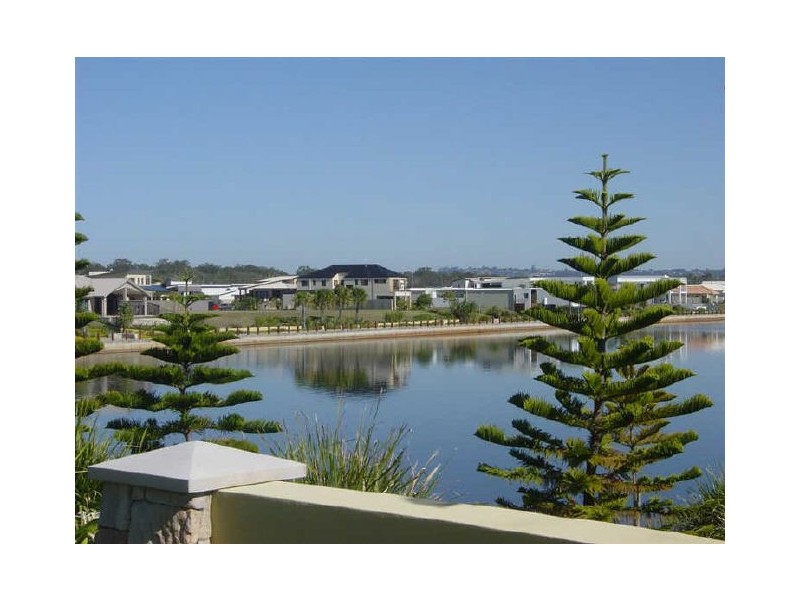 Units 1 & 2/126 Grand Pde, Kawana Island QLD 4575