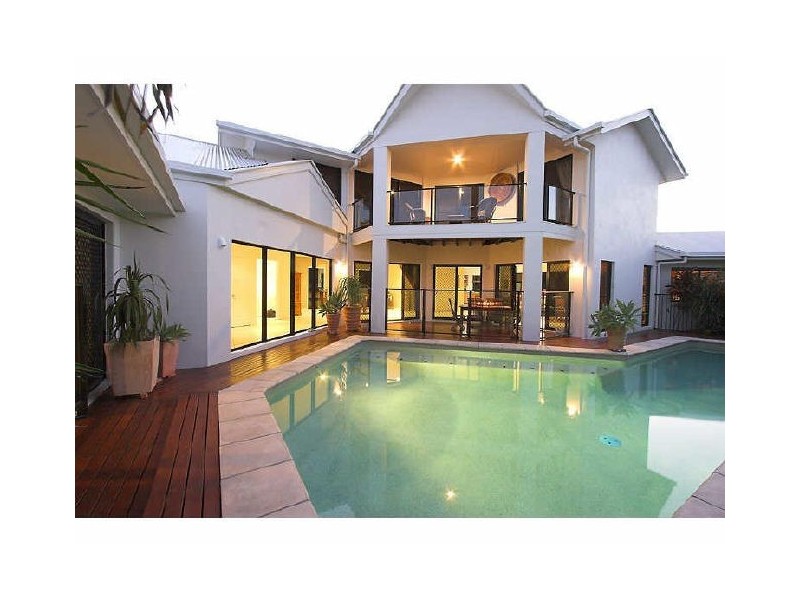 8 St Lucia Cres, Kawana Island QLD 4575