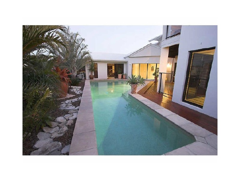 8 St Lucia Cres, Kawana Island QLD 4575