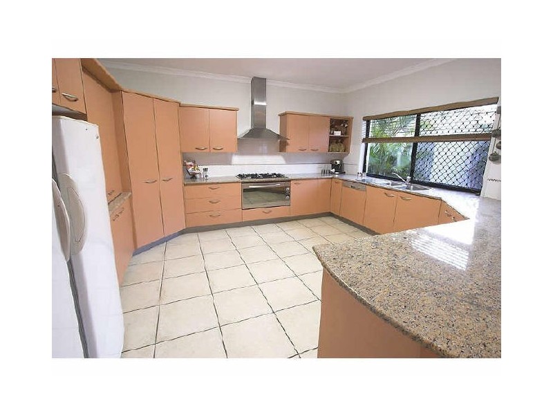 8 St Lucia Cres, Kawana Island QLD 4575