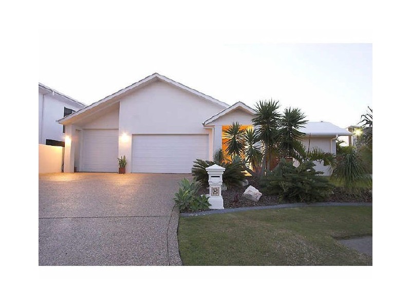 8 St Lucia Cres, Kawana Island QLD 4575