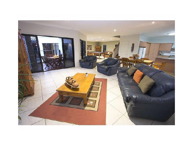 8 St Lucia Cres, Kawana Island QLD 4575