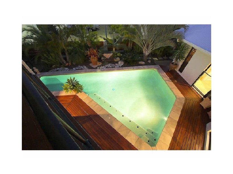 8 St Lucia Cres, Kawana Island QLD 4575
