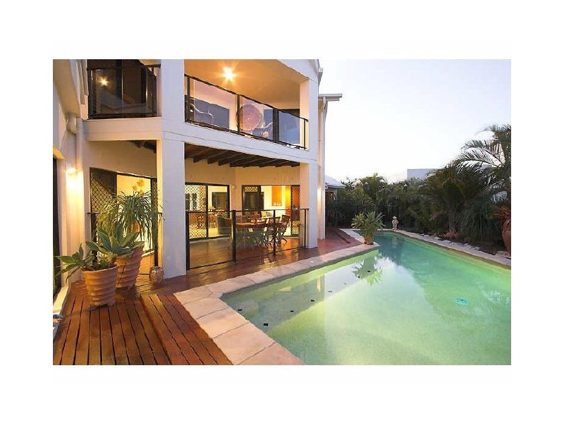 8 St Lucia Cres, Kawana Island QLD 4575