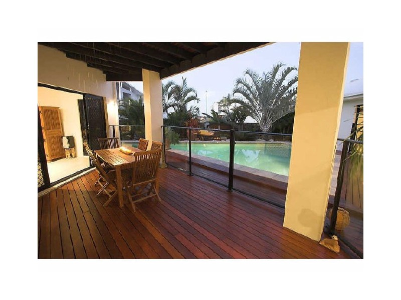 8 St Lucia Cres, Kawana Island QLD 4575