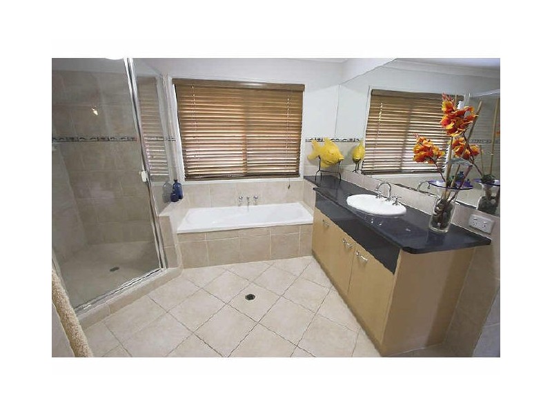 8 St Lucia Cres, Kawana Island QLD 4575