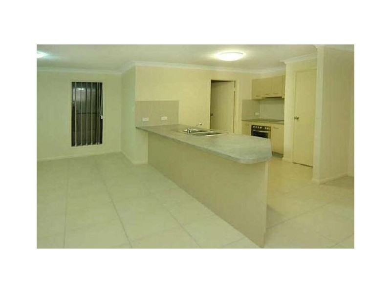 2/1 Flores St, Kawana Island QLD 4575