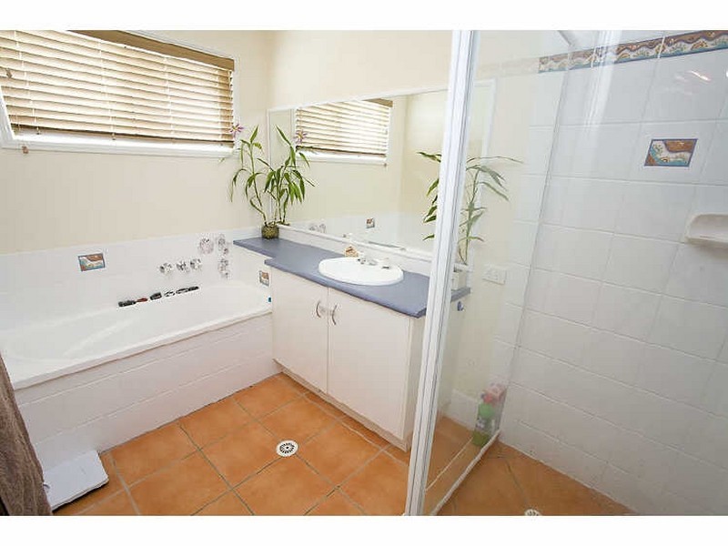 17 Majorca Pl, Kawana Island QLD 4575