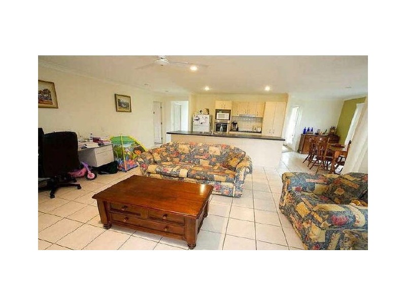 2 Rinca Pl, Kawana Island QLD 4575