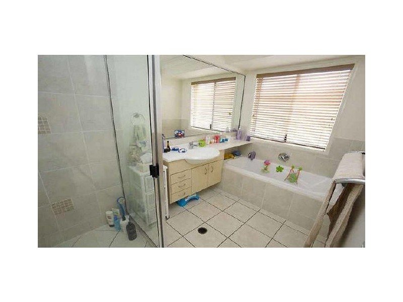 2 Rinca Pl, Kawana Island QLD 4575