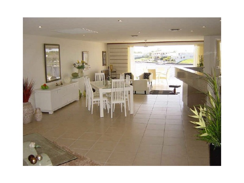 48/7 Grand Parade, Kawana Island QLD 4575