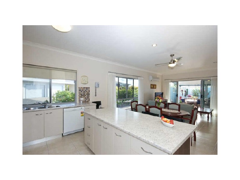 7/239 Kawana Way, Kawana Island QLD 4575