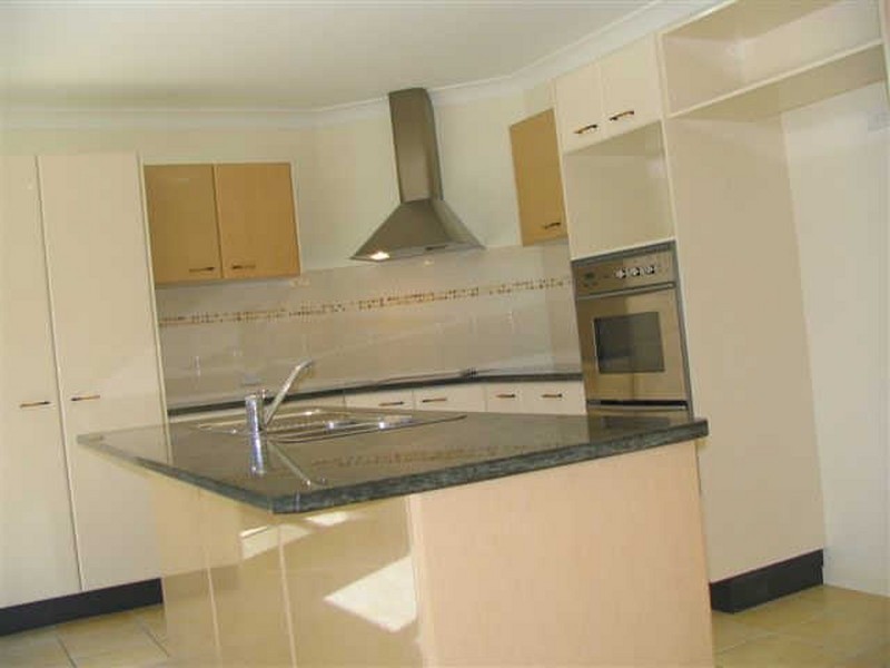 5 Sardinia Pl, Kawana Island QLD 4575