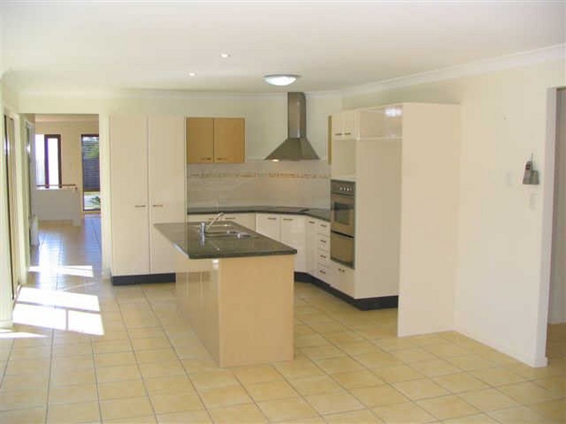 5 Sardinia Pl, Kawana Island QLD 4575