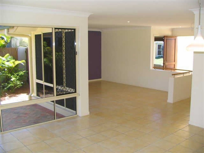 5 Sardinia Pl, Kawana Island QLD 4575