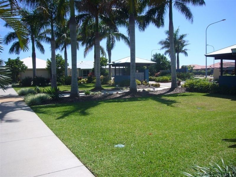 70/2 Grand Pde, Kawana Island QLD 4575