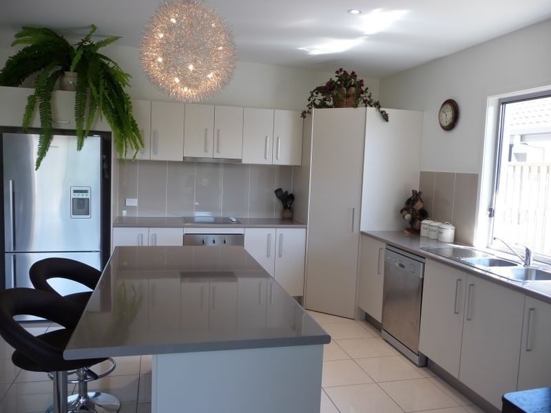 12 Andrew Avenue, Little Mountain QLD 4551