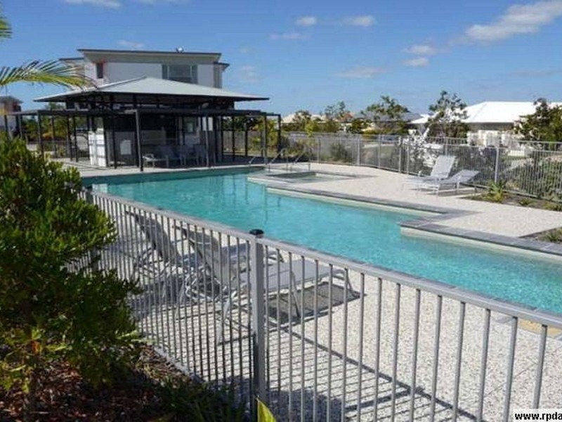 9/10 GRAND PARADE, Kawana Island QLD 4575