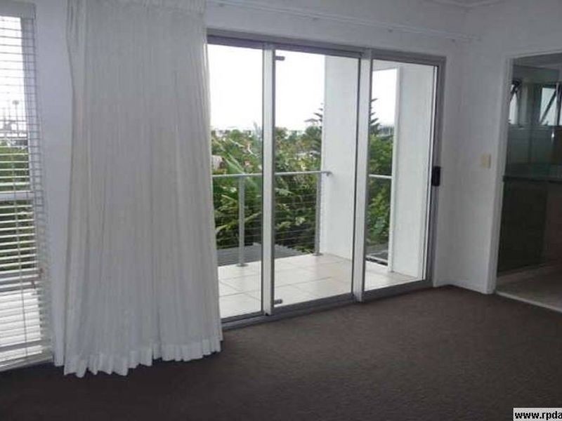 9/10 GRAND PARADE, Kawana Island QLD 4575