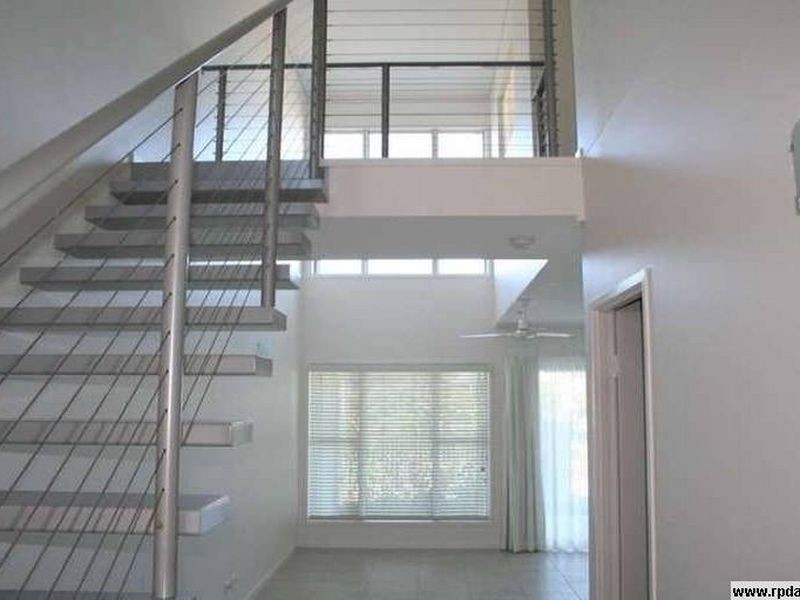 9/10 GRAND PARADE, Kawana Island QLD 4575