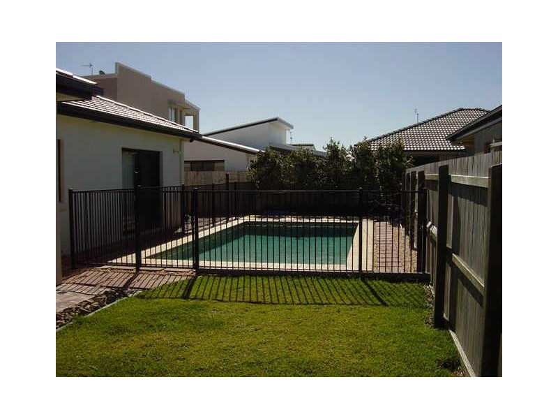 12 Sumatra Court, Kawana Island QLD 4575
