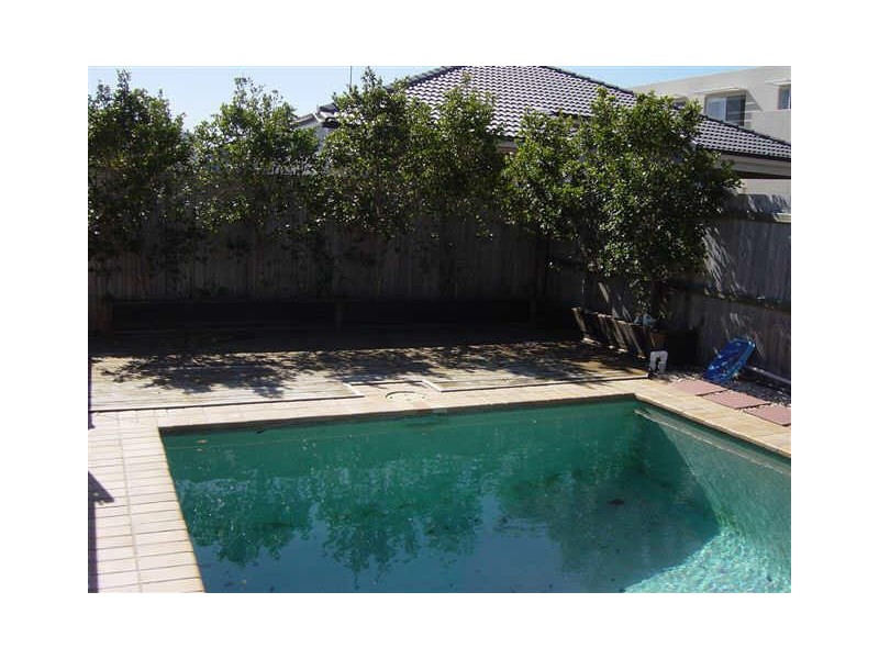 12 Sumatra Court, Kawana Island QLD 4575