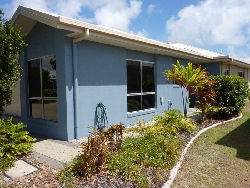 143-2 Grand Pde, Kawana Island QLD 4575