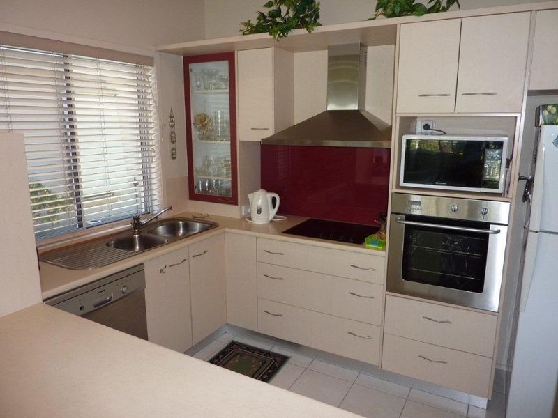 143-2 Grand Pde, Kawana Island QLD 4575