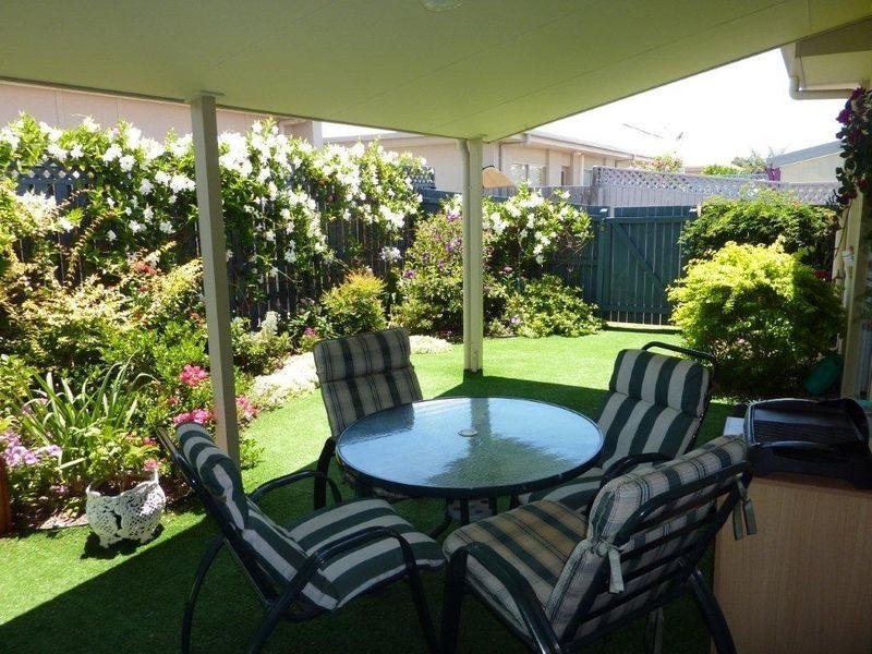 143-2 Grand Pde, Kawana Island QLD 4575