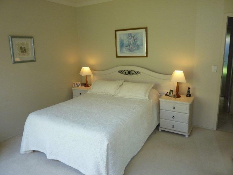 143-2 Grand Pde, Kawana Island QLD 4575