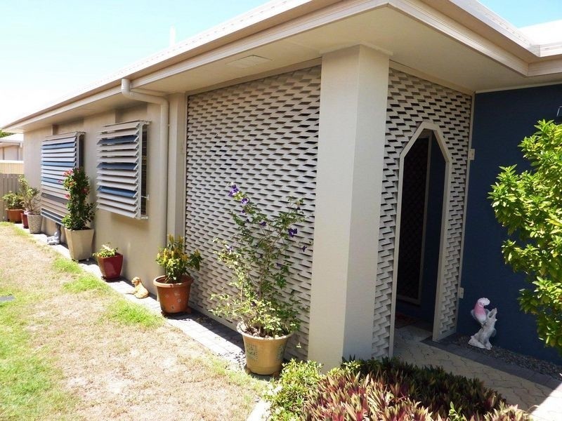 61/2 Grand Parade, Kawana Island QLD 4575