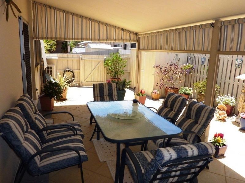 61/2 Grand Parade, Kawana Island QLD 4575