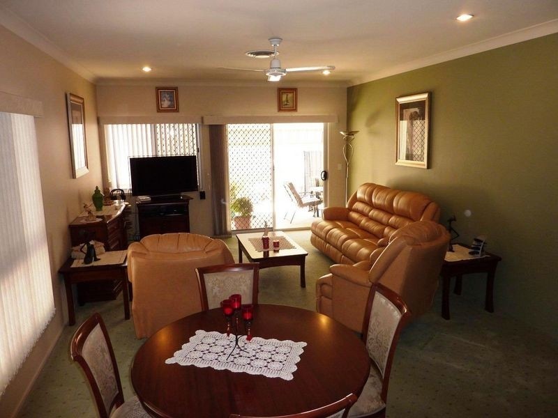 61/2 Grand Parade, Kawana Island QLD 4575