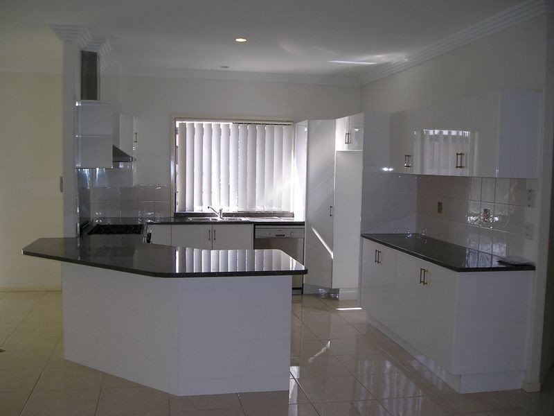 12 Sumartra Court, Kawana Island QLD 4575