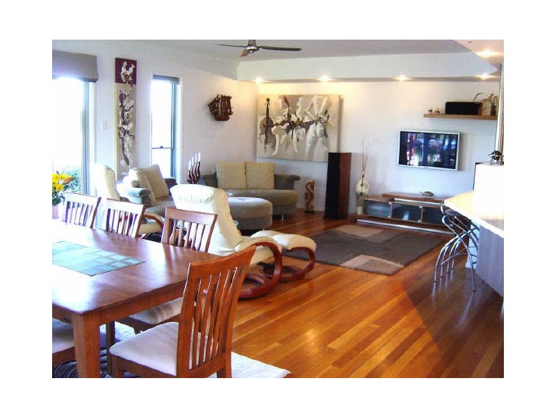 6 Lanai Close, Kawana Island QLD 4575