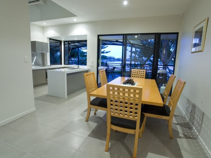 6 Majorca Place, Kawana Island QLD 4575